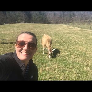 Meet your Posher, Debbie